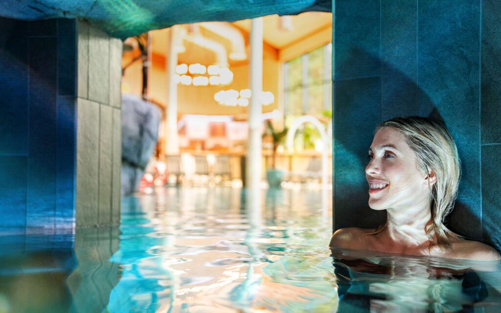 Frau in der Therme