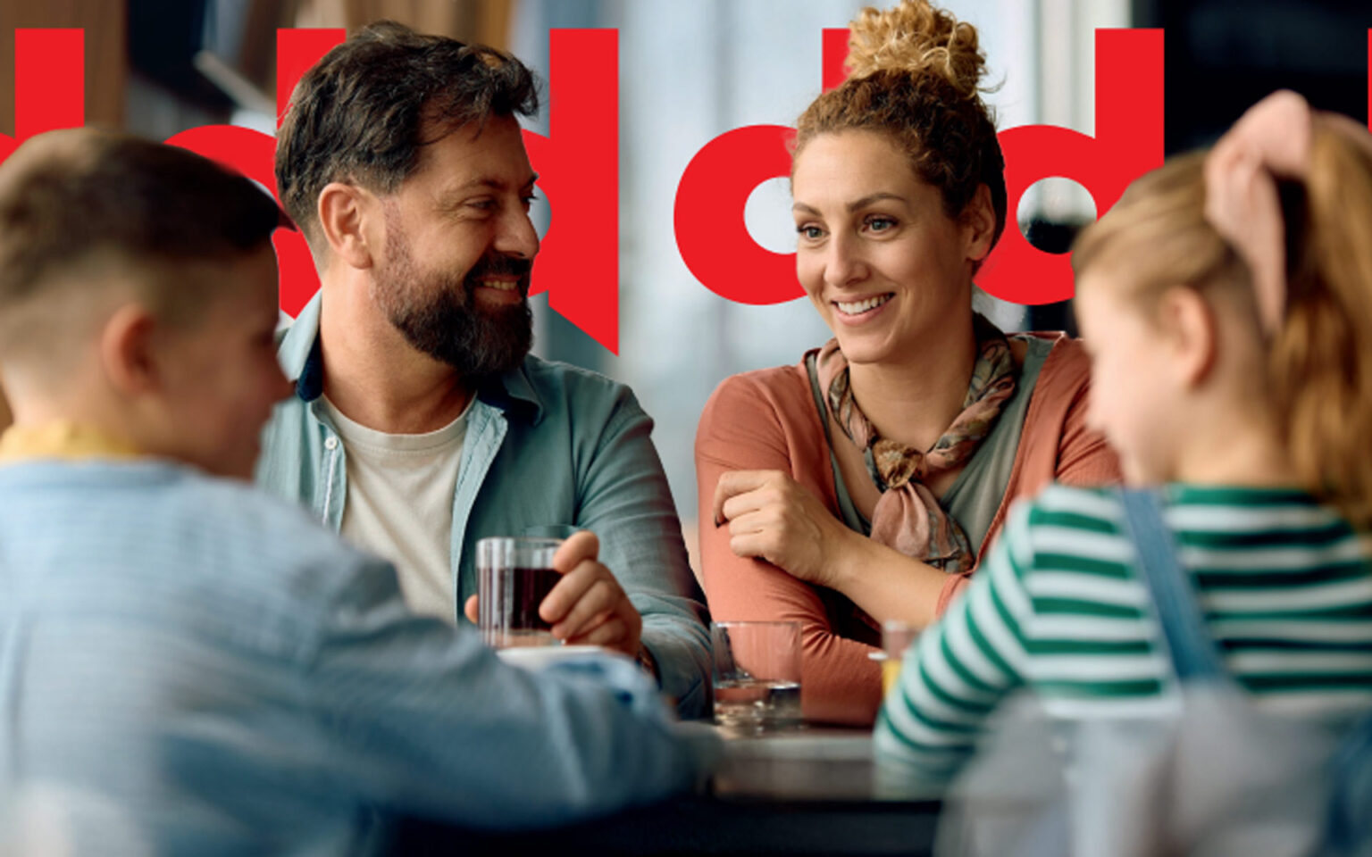 Familie isst im Nordlicht Restaurant