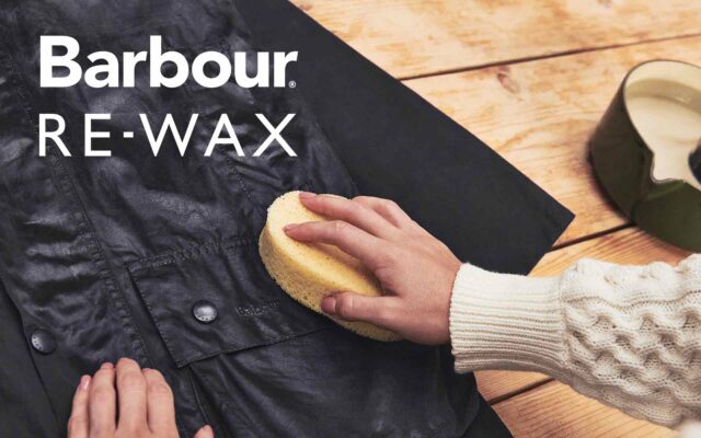 Barbour Re-Wax wird auf einer Jacke aufgetragen