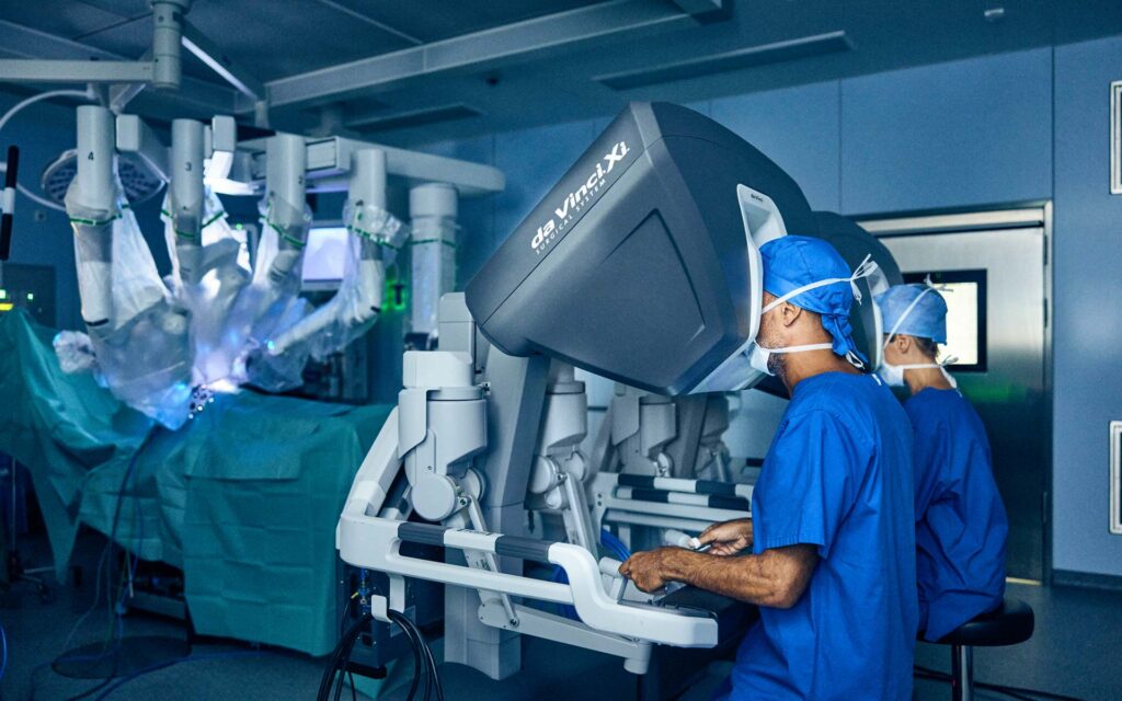 Da-Vinci Operationsroboter wird im OP eingesetzt