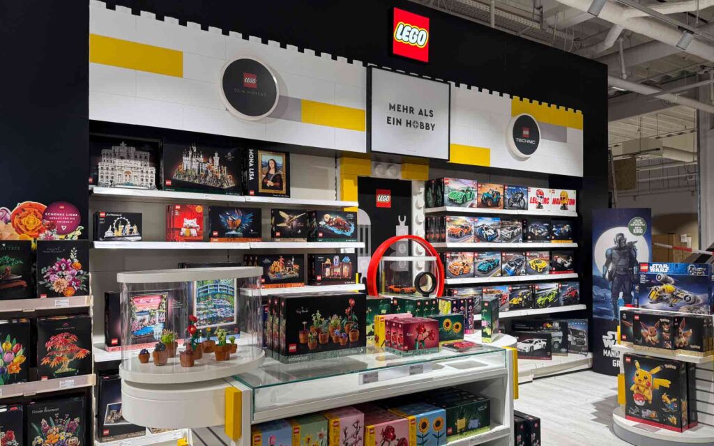 Großes Regal mit Legoware