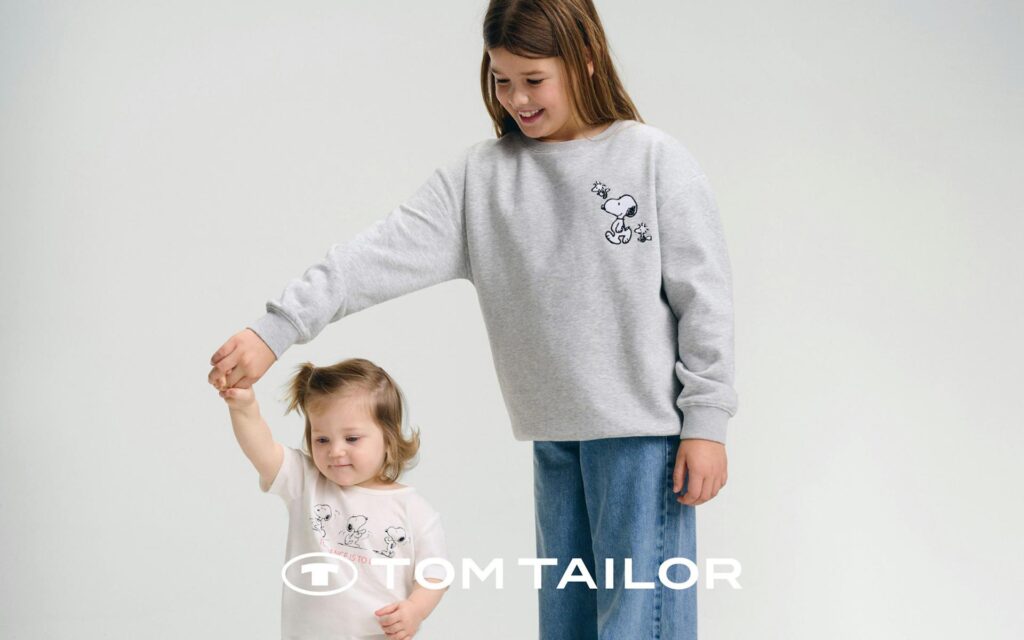 Zwei Mädchen in Snoopy Pullover