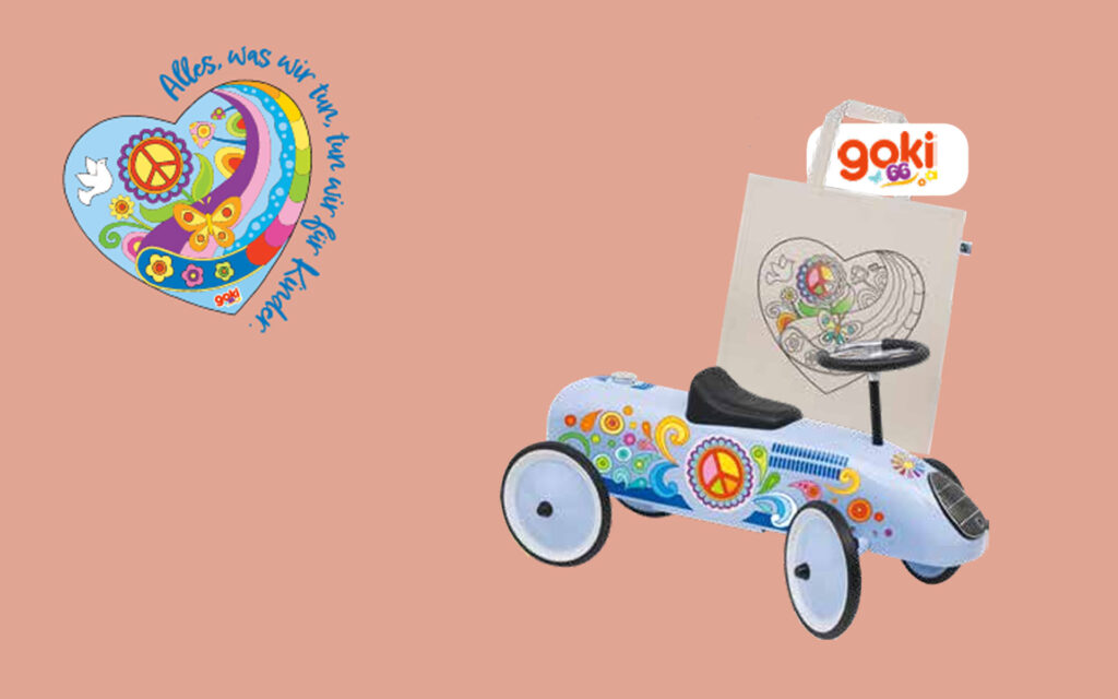 goki Kinderauto in hellblau und goki Logo