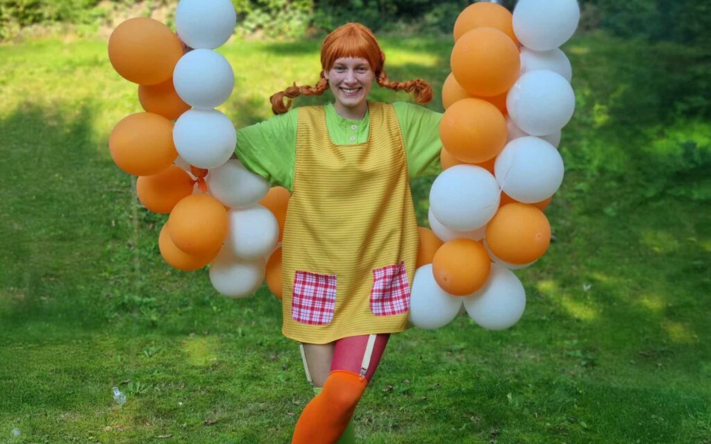 Frau verkleidet als Pippi Langstrumpf