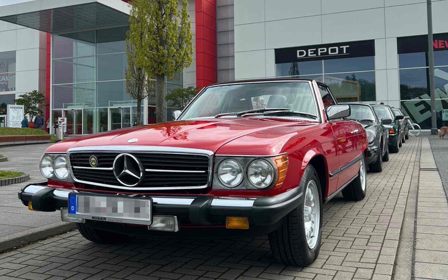 Roter Mercedes Oldtimer