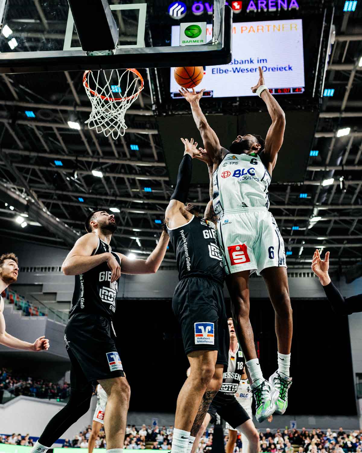Basketballspieler beim Sprung