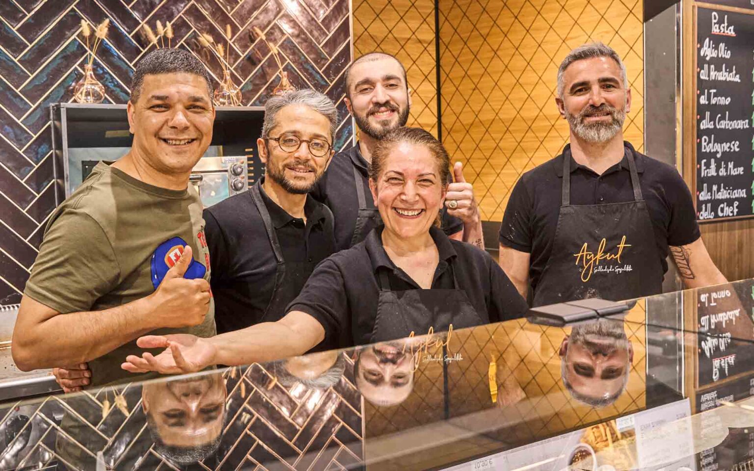 Aykut Team mit 5 Mitarbeitern