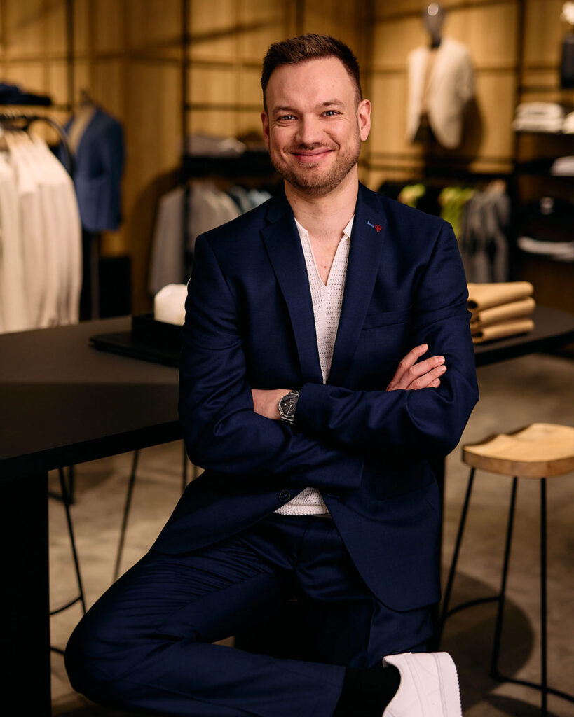 Schick gekleideter Mann in der Herrenmode