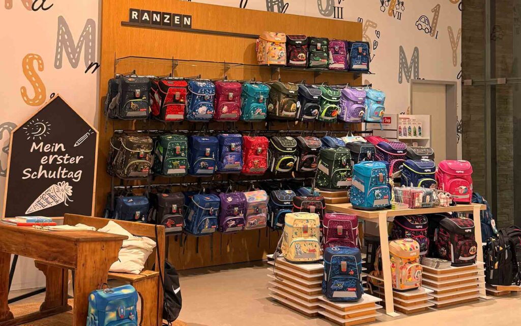 Ranzen in der Kinderabteilung