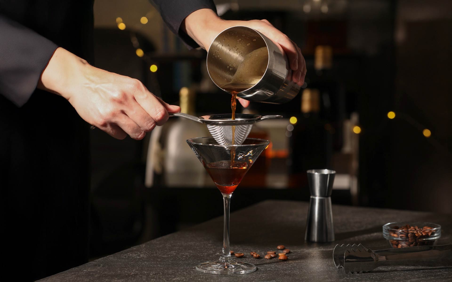 Espresso Martini in der Zubereitung