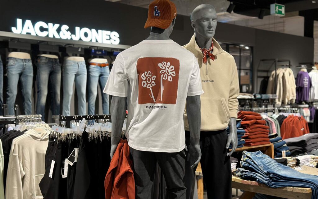 Zwei Outfits für Herren von Jack & Jones