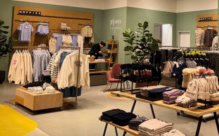 Übersicht Ecke mit Umstandsmode