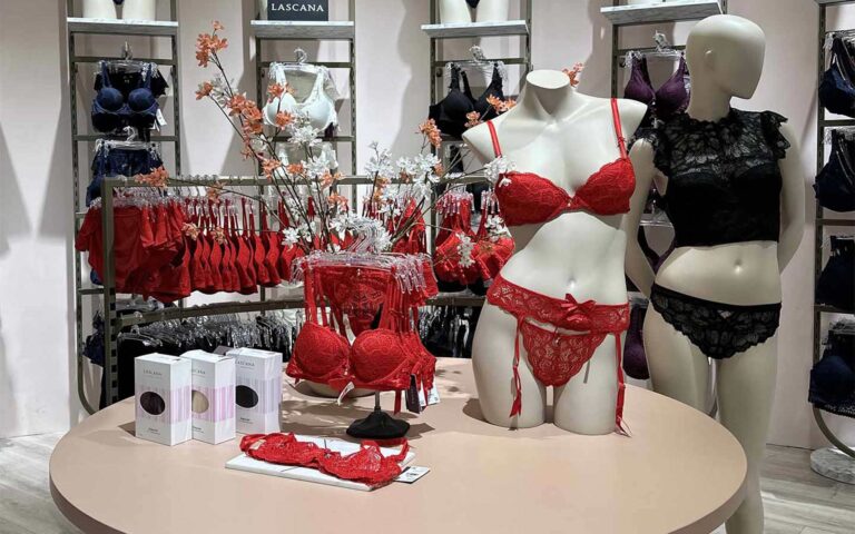 Rote Dessous für Damen