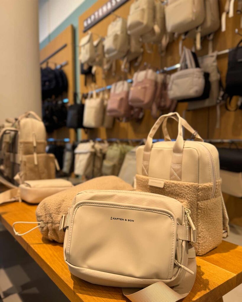 Beige Taschen und Rucksäcke von Kapten & Son