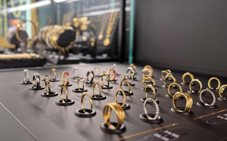 Ringe in Gold und Silber