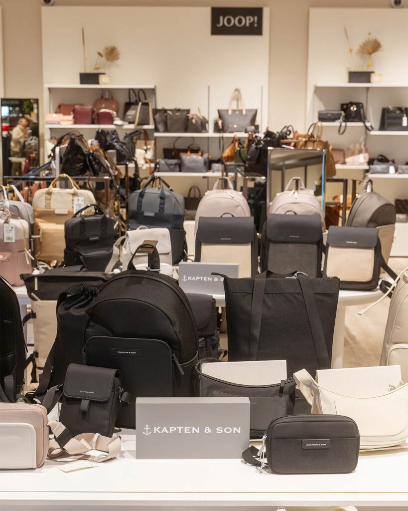 Verschiedene Kapten & Son Taschen und Rucksack Modelle
