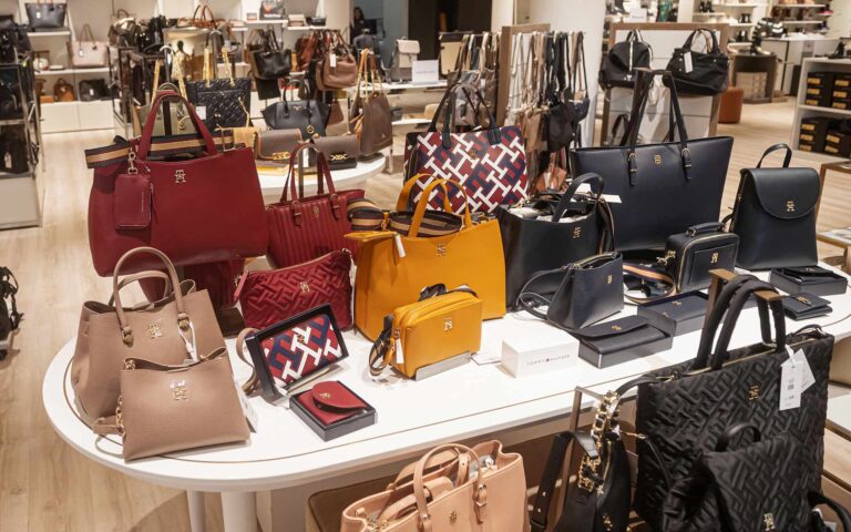 Viele verschiedene Ledertaschen