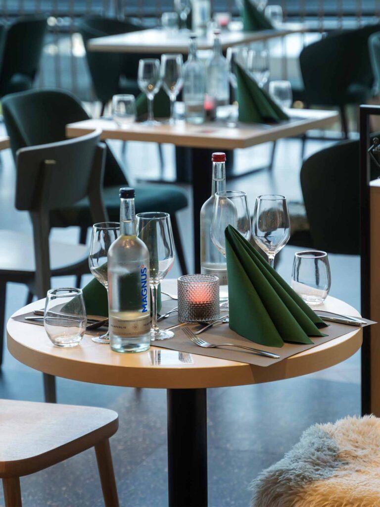 Schön gedeckter Tisch im nordlicht