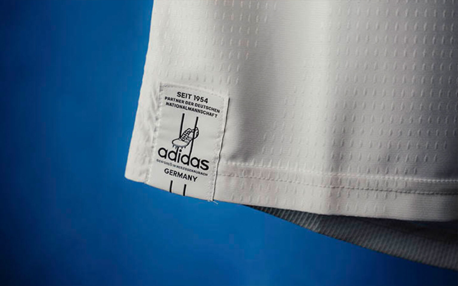 adidas Badge am Trikot