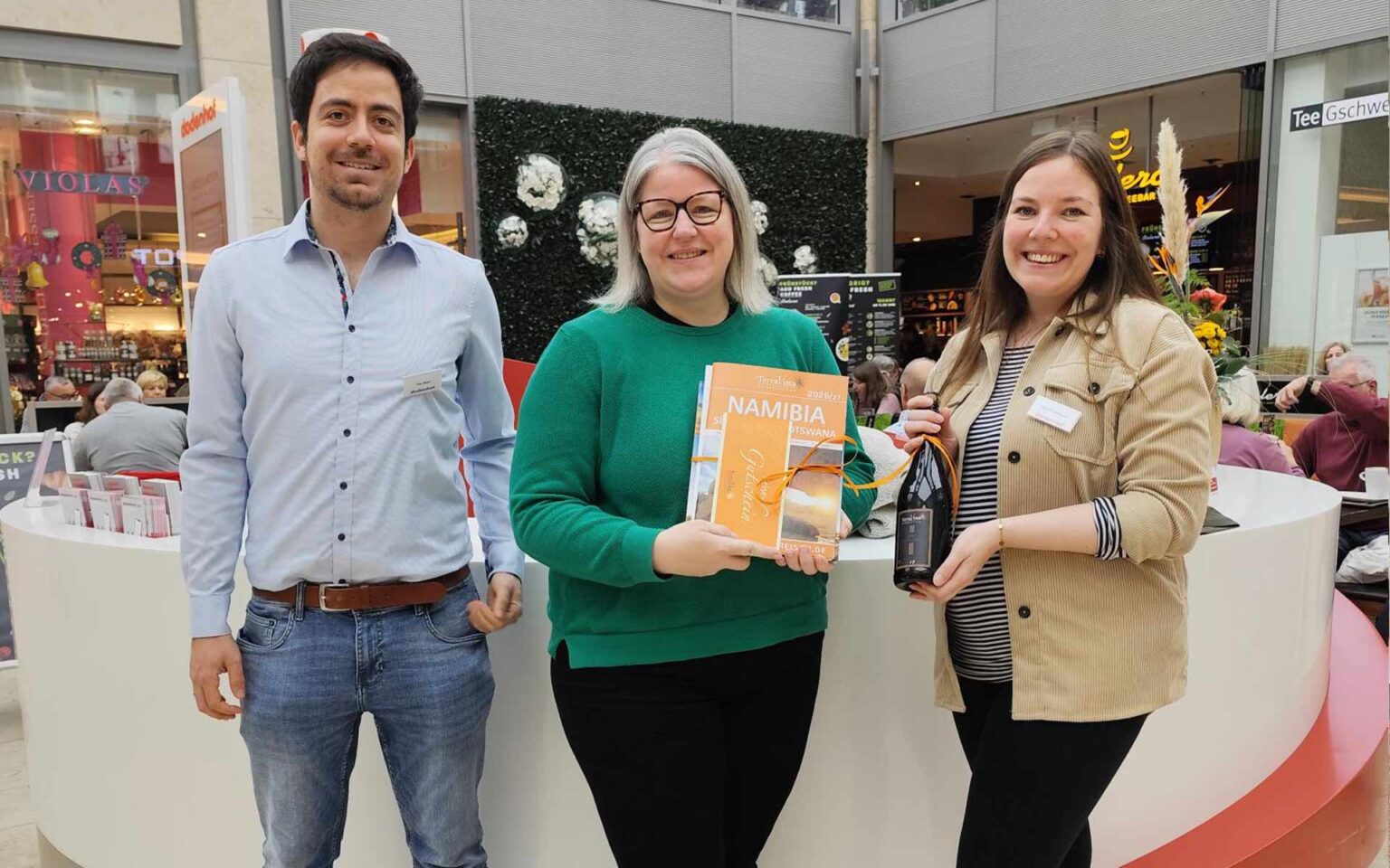 Drei Personen mit Nambia Paket