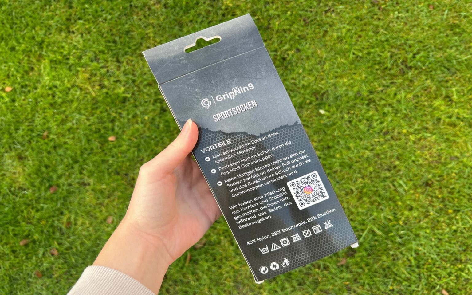 Rückseite der Verpackung von den Sportsocken mit einigen Vorteilen