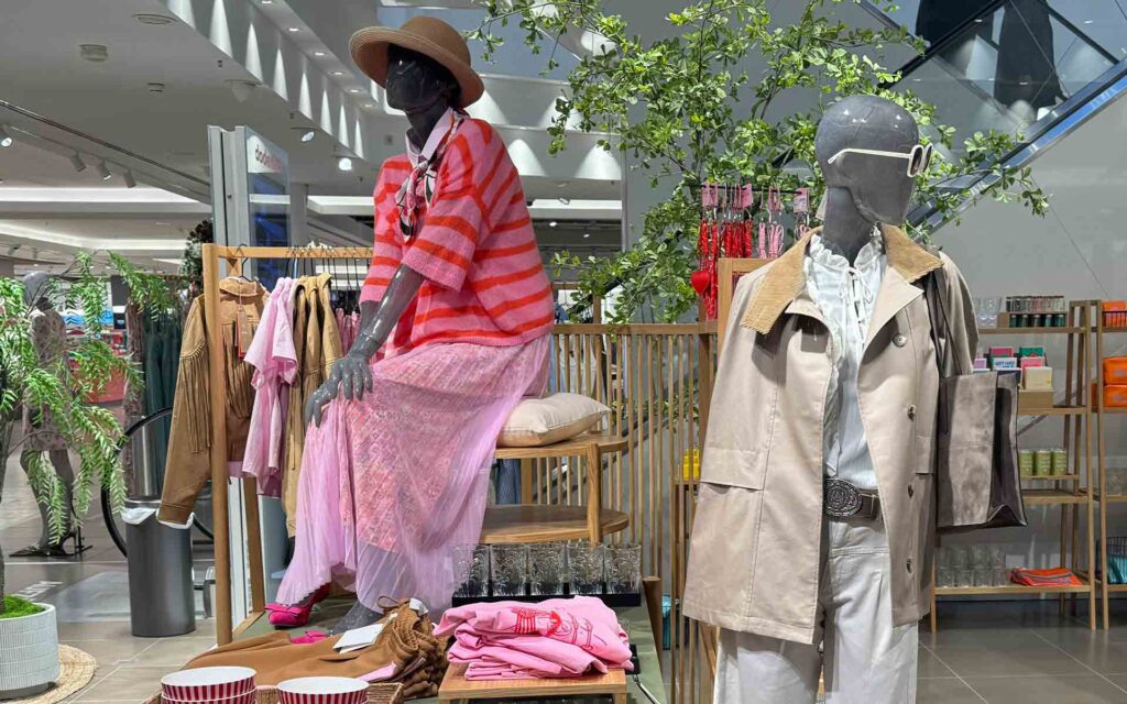 Figuren in aktuellen Looks auf der Highlightfläche