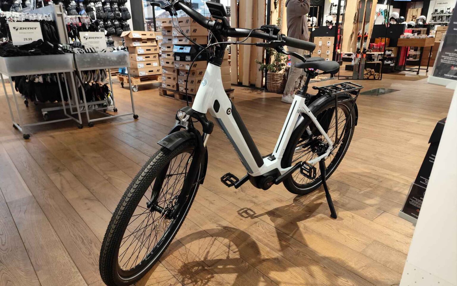 Weißes E-Bike der Marke Winora
