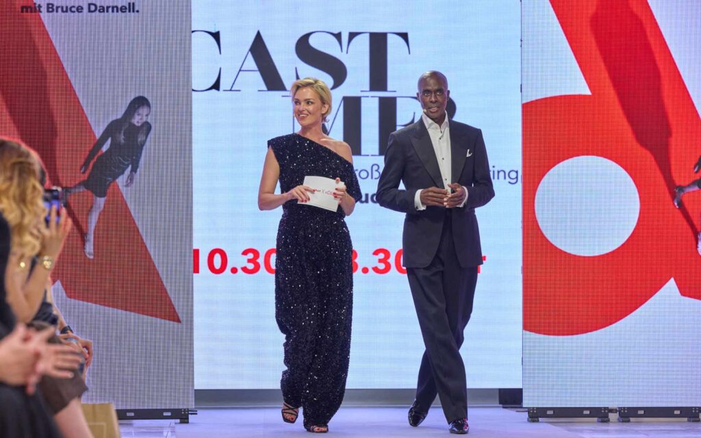 Bruce Darnell und Tina Jahnke auf dem Laufsteg beim Modelcasting