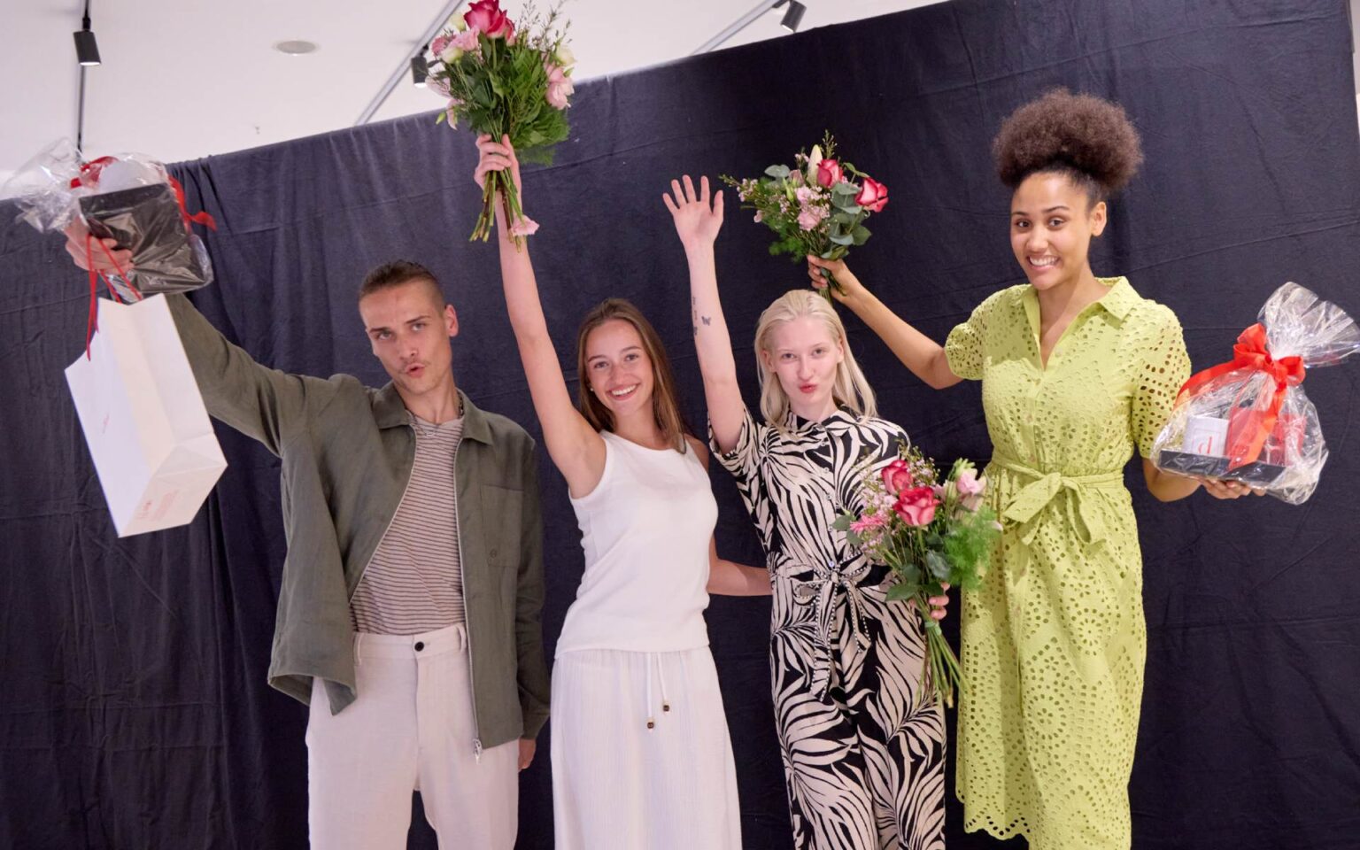 Modelcasting Gewinner mit Präsenten