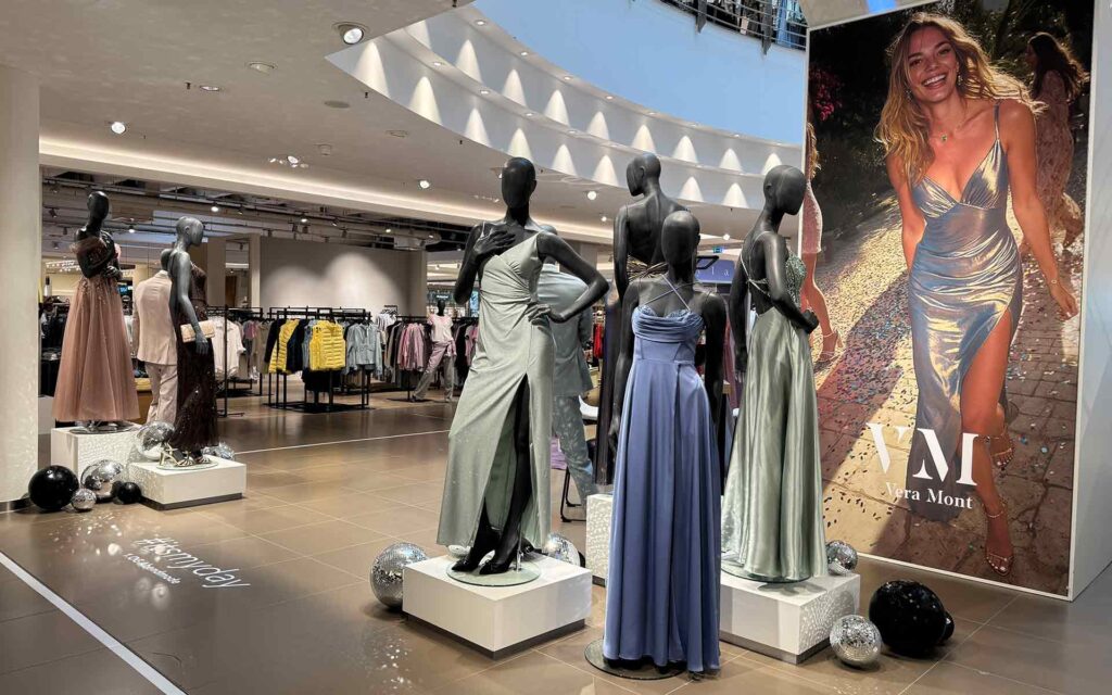 Figuren mit Abendballkleidern