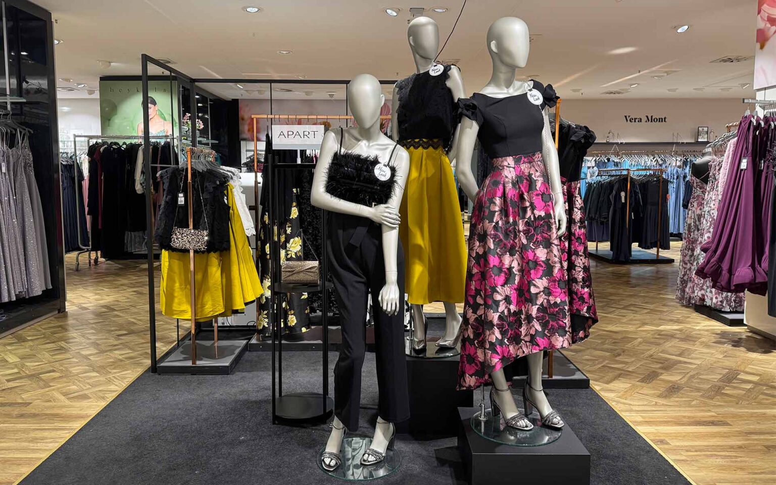 Drei Figuren in APART Zweiteilern