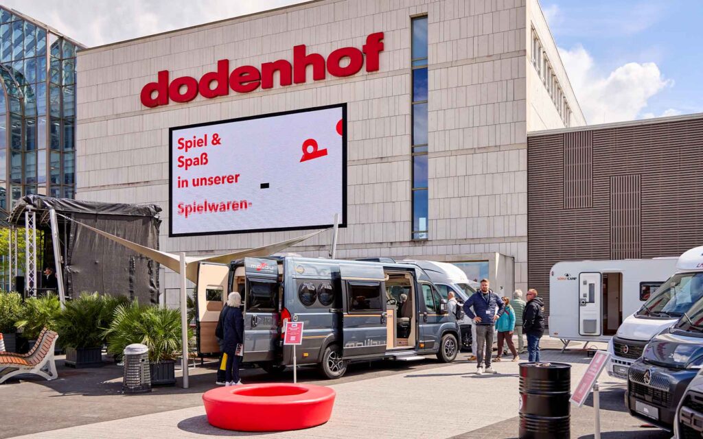 Caravan Messe mit vielen Wohnmobilmodellen