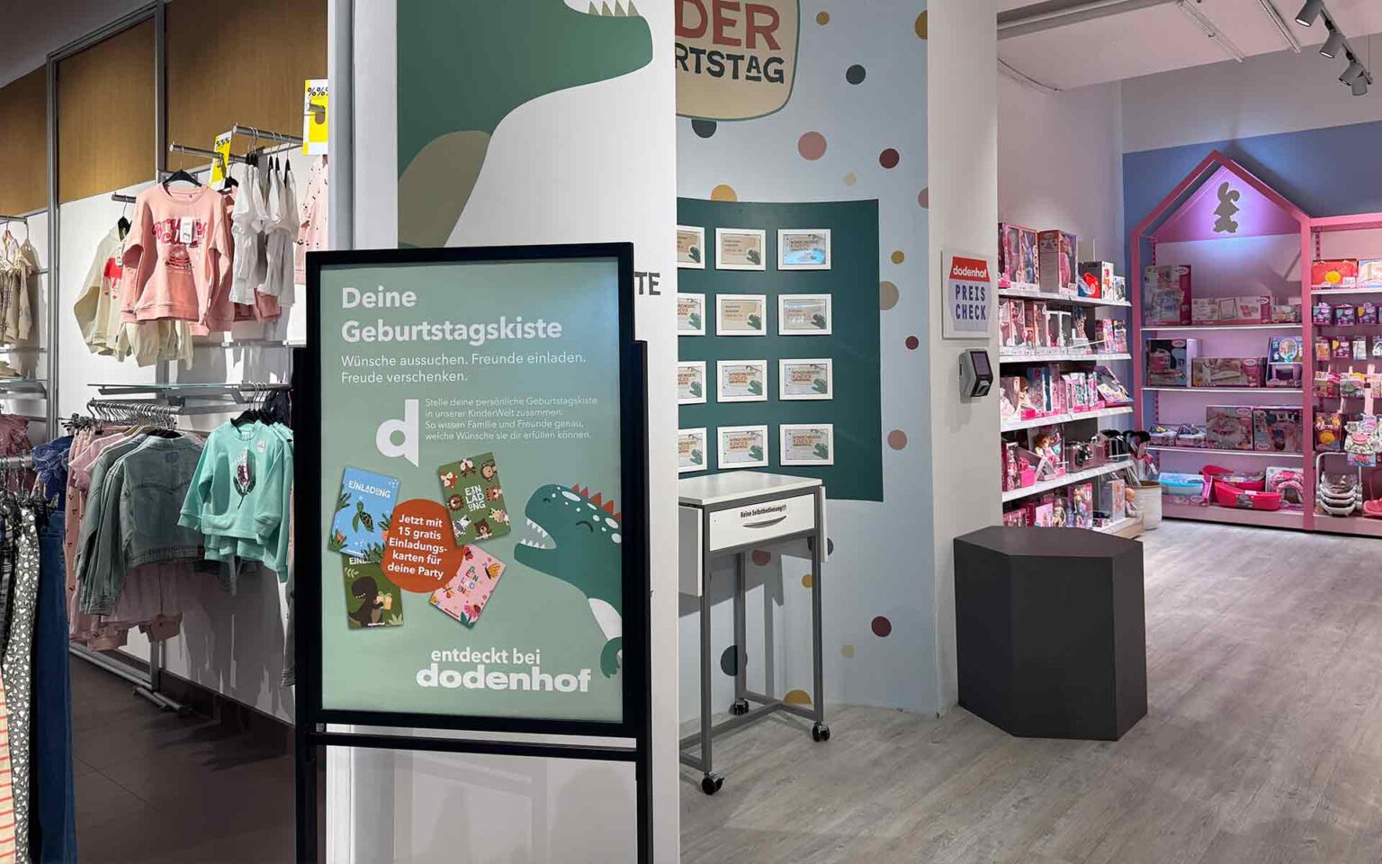 Aufsteller mit Hinweis zu den kostenlosen Karten