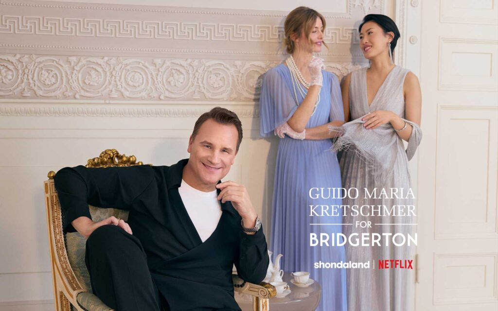 Guido Maria Kretschmer und zwei Models in Kleidern