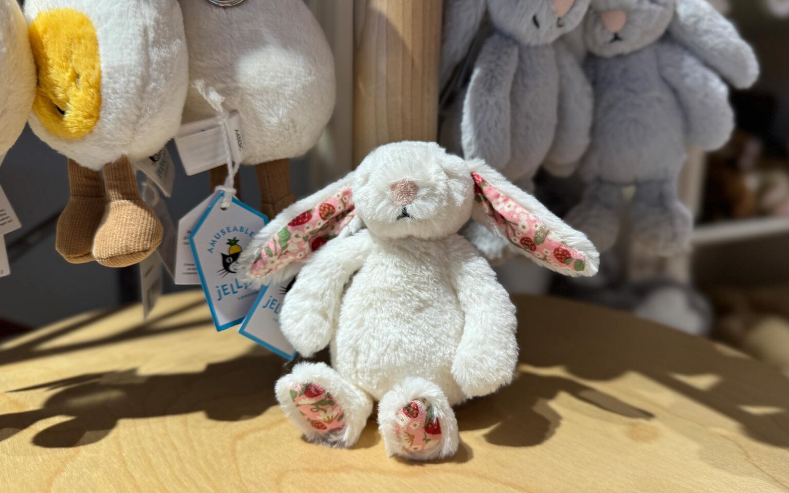 Weißer Jellycat Hase als Schlüsselanhänger