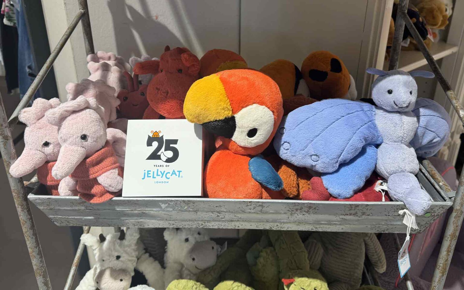 Kuscheltiere von Jellycat in bunten Farben