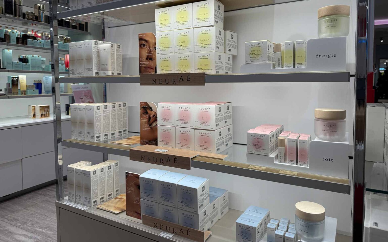 NEUR|AÉ Pflegeserie im Regal