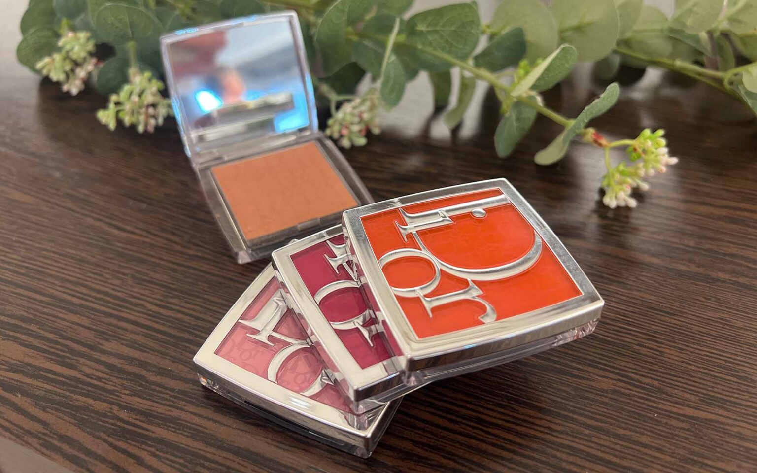 Dior Rosy Glow Blush in 3 Farben übereinander und ein Blush daneben