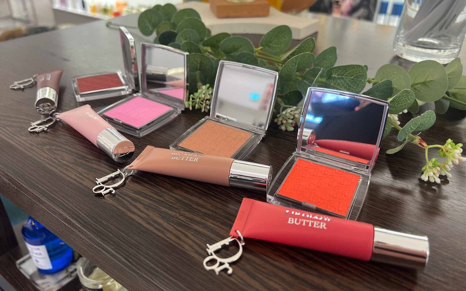 Blushes und Lip Glow Butter farblich passend nebeneinander