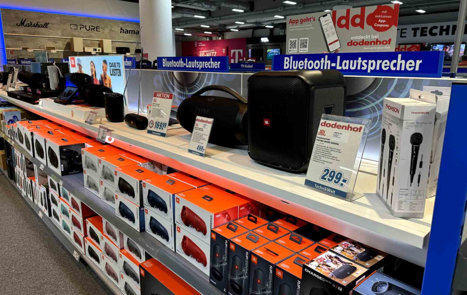 Verschiedene schwarze Bluetooth-Lautsprecher