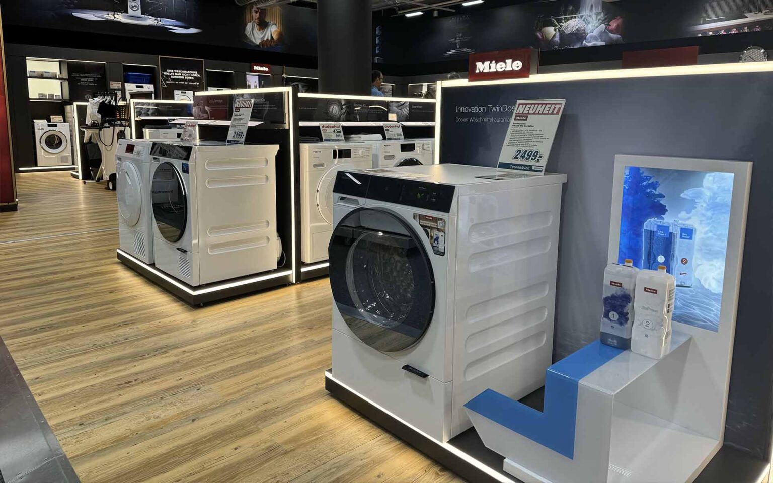 Eine weiße Waschmaschine der Miele Nova Edition