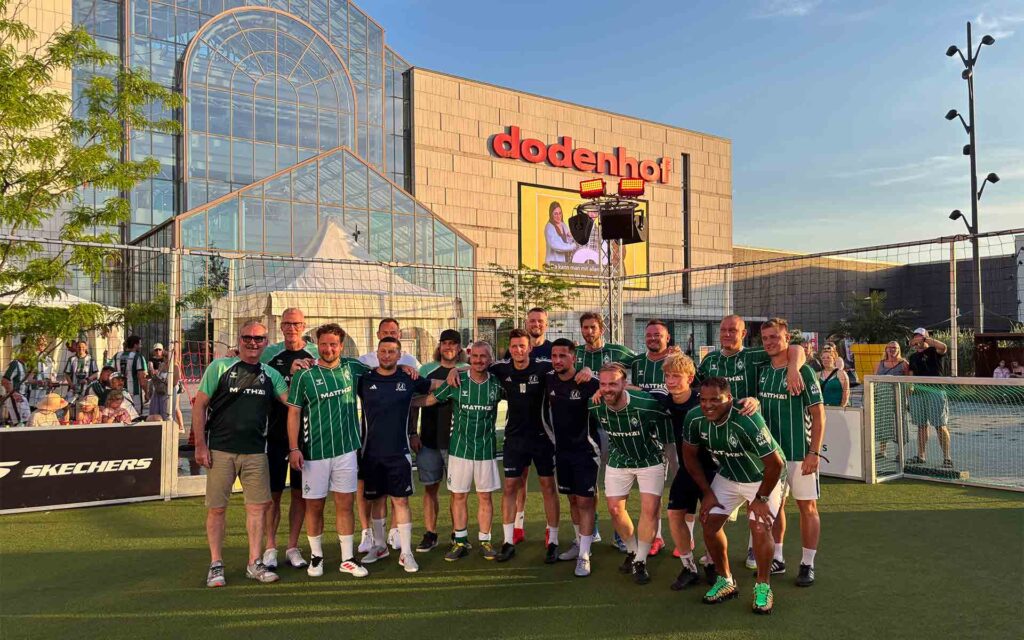 Werder und weitere Spieler bei dodenhof