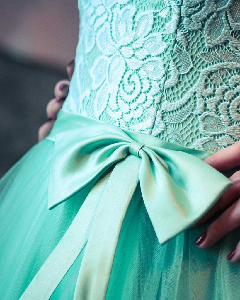 Konfirmationsmode Kleid mit Schleife