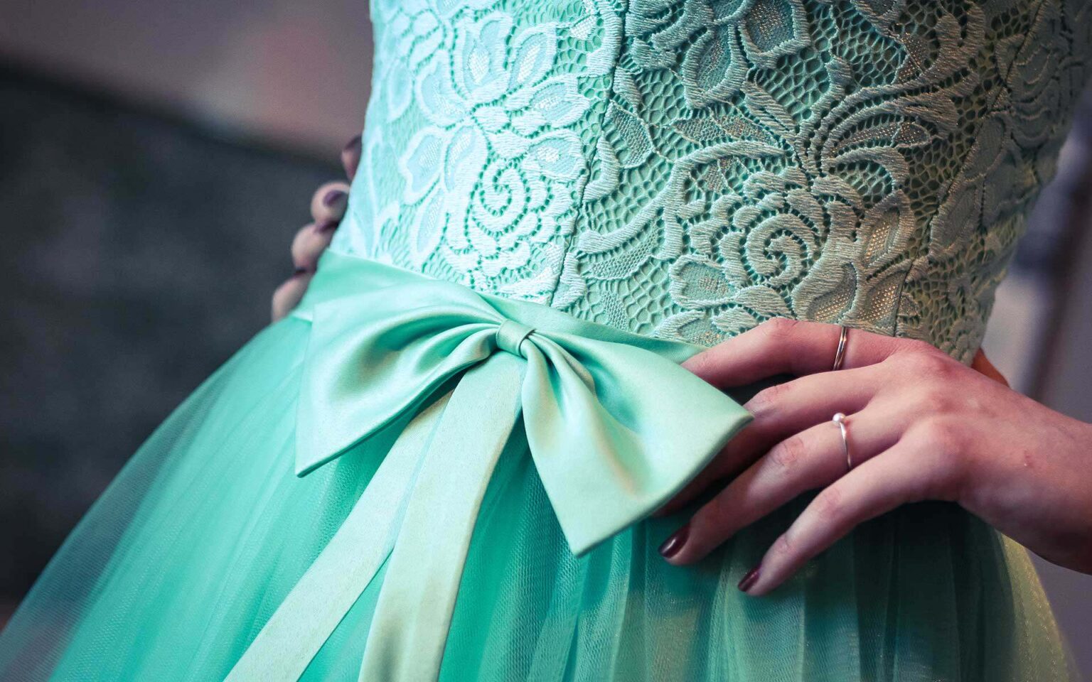 Konfirmationsmode Kleid mit Schleife