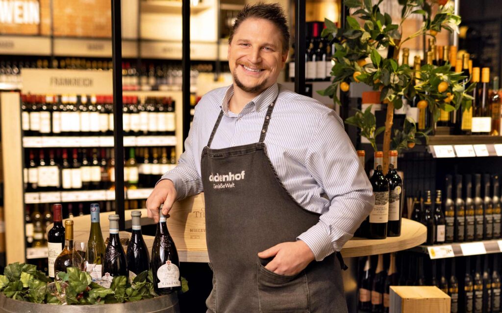 Berater in der Weinabteilung der GenießerWelt