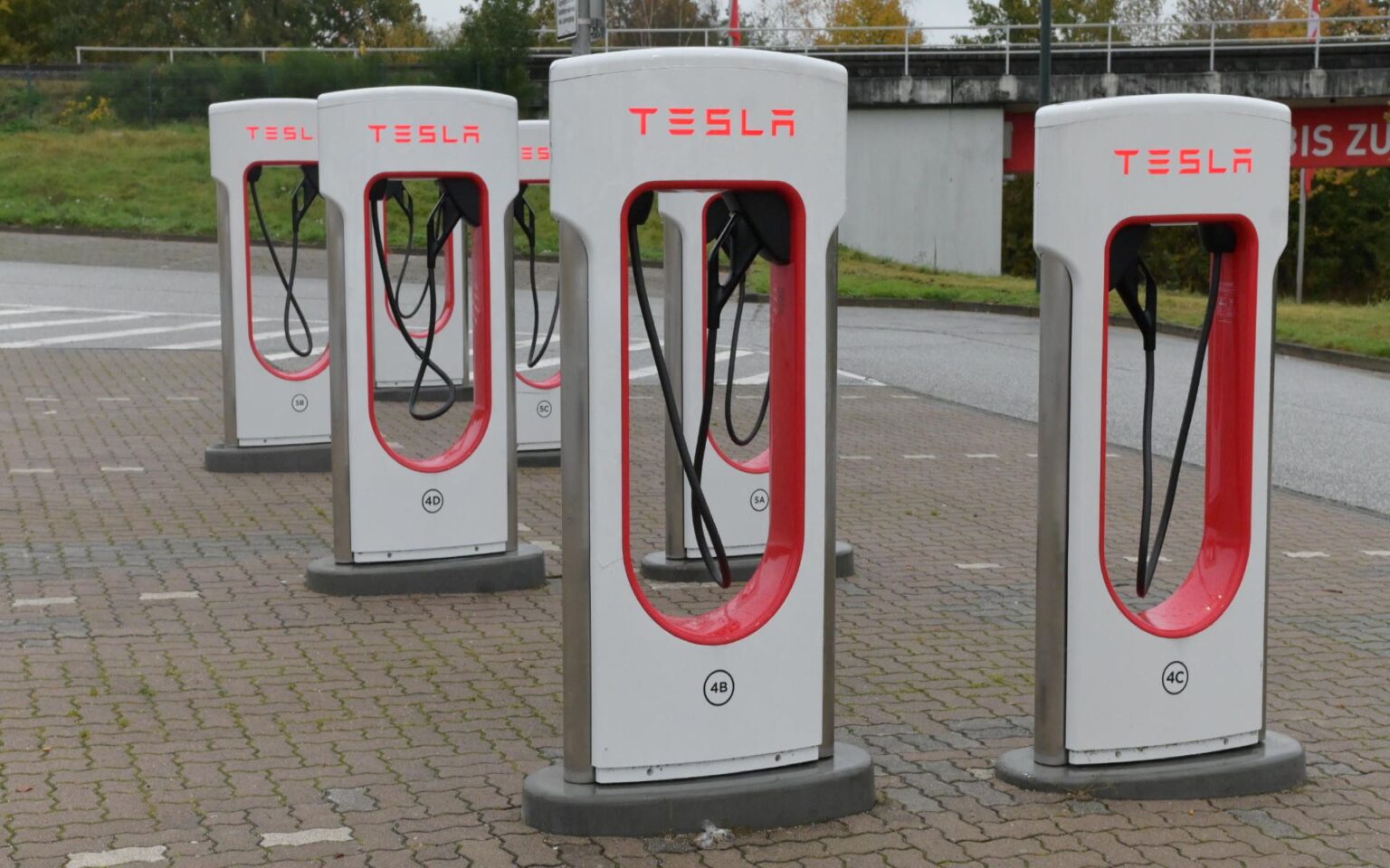 Ladesäulen von Tesla in Kaltenkirchen