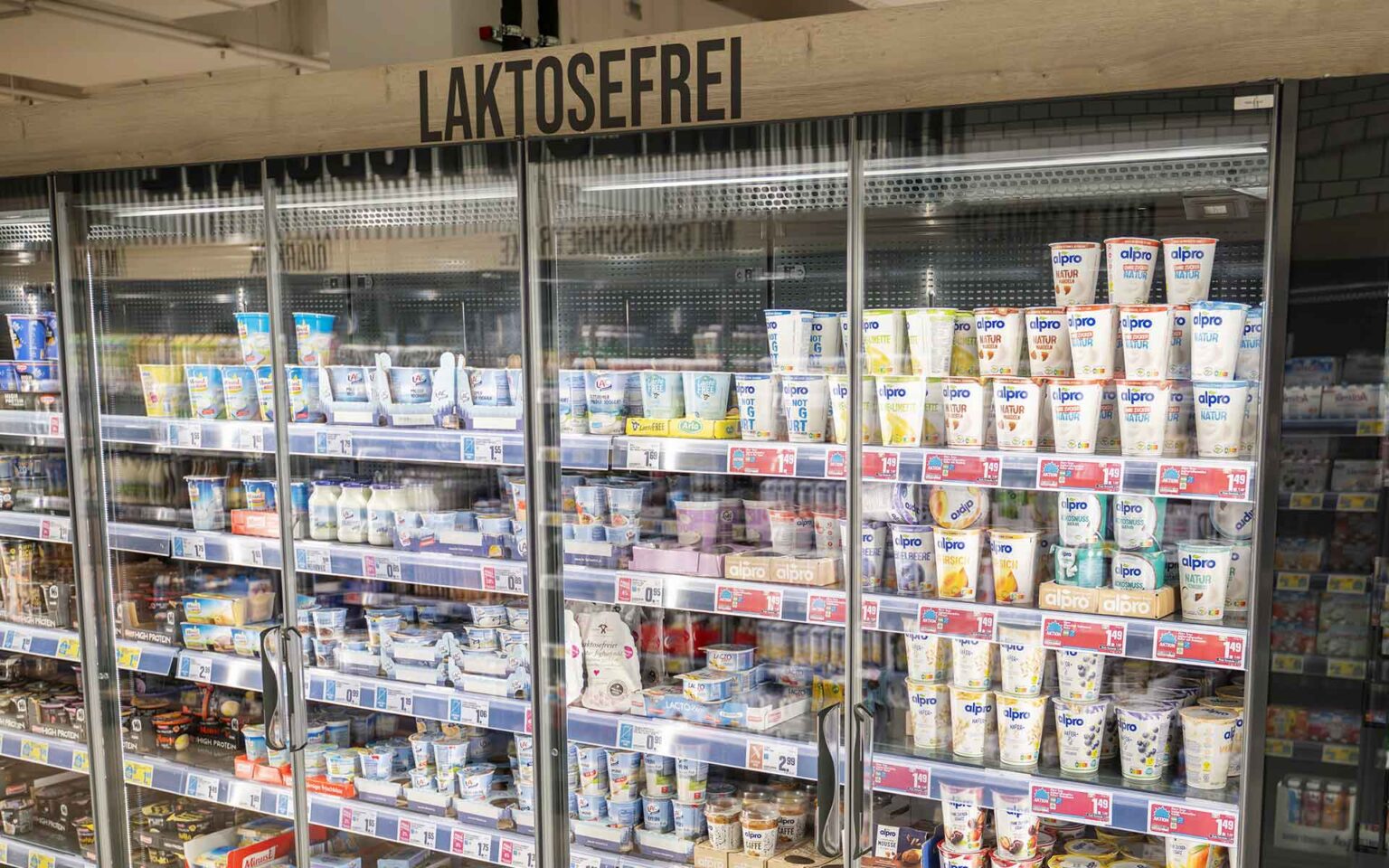 Laktosefreie Joghurts im Kühlregal