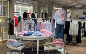 Mode von Tommy Hilfiger in Frühlingsfarben