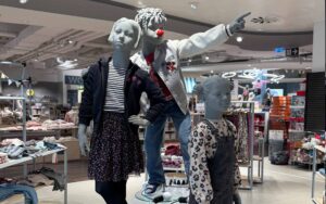 Drei Kinderfiguren