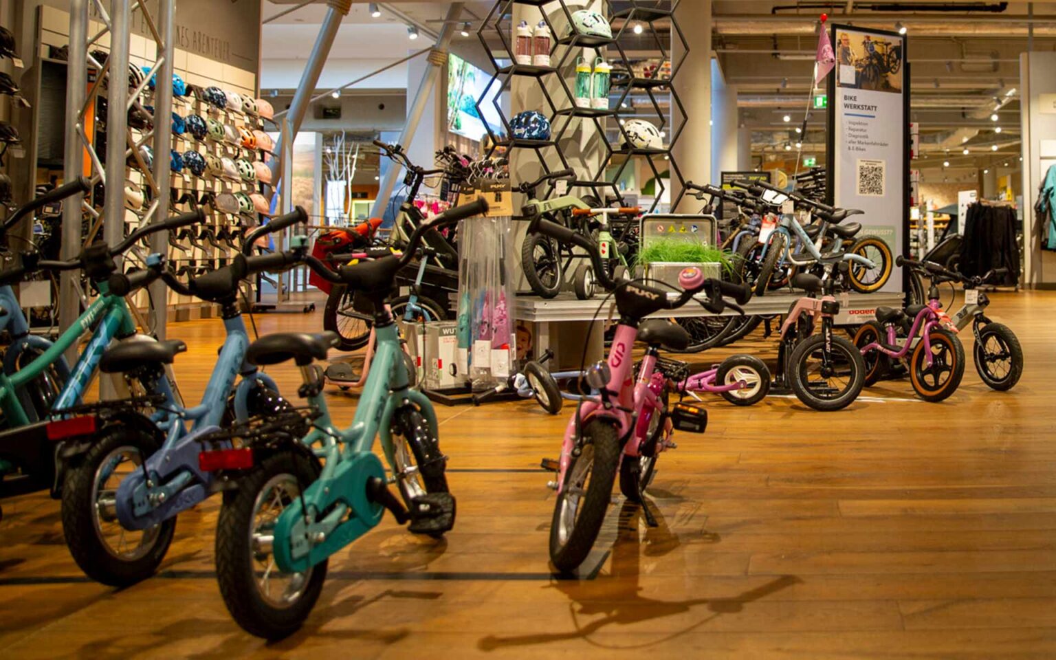 Kinderfahrräder von verschiedenen Marken in der SportWelt